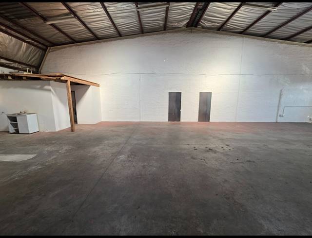 192M² WAREHOUSE TO LET IN CROWN